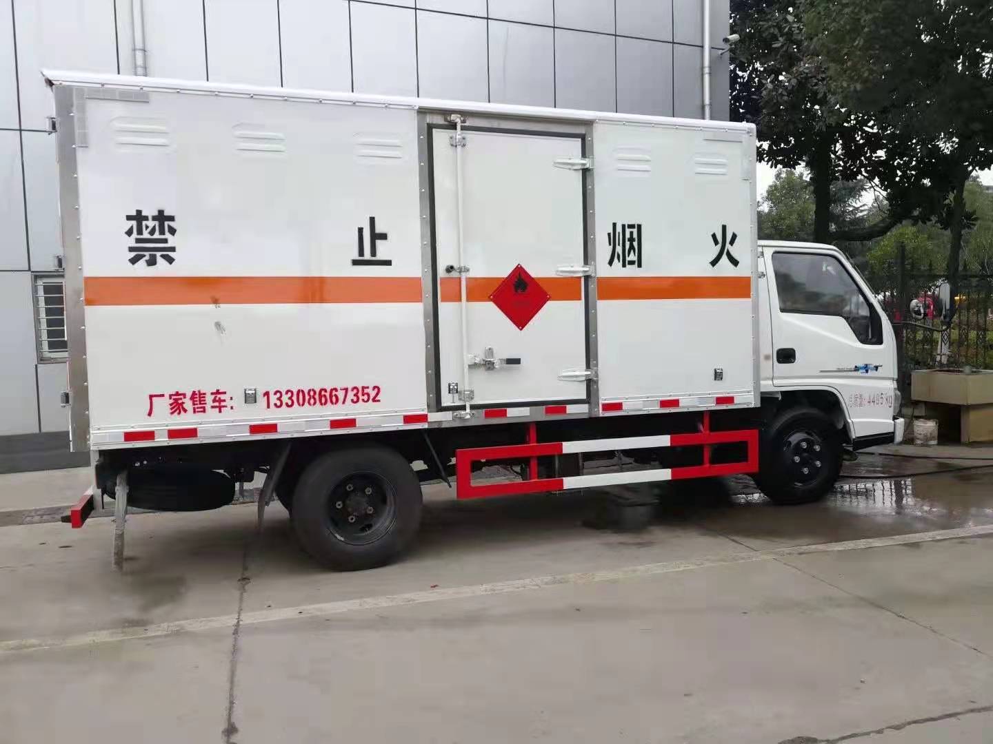 危化品廂式運(yùn)輸車(chē)